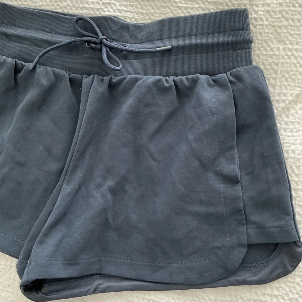 Oldnavy Active Dynamic Fleece Shorts - Picture 3 of 10